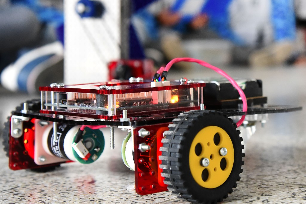 Se entregaron kits de robótica educativa a más de un centenar de alumnos de la ciudad