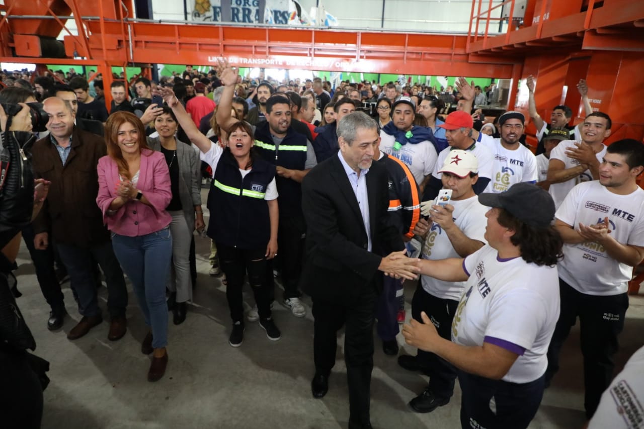  Ferraresi inauguró una planta de reciclado de residuos y entregó 73 viviendas