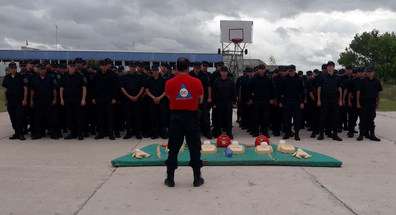 Defensa Civil capacitó a cadetes de la Escuela de Policía de La Costa y La Plata