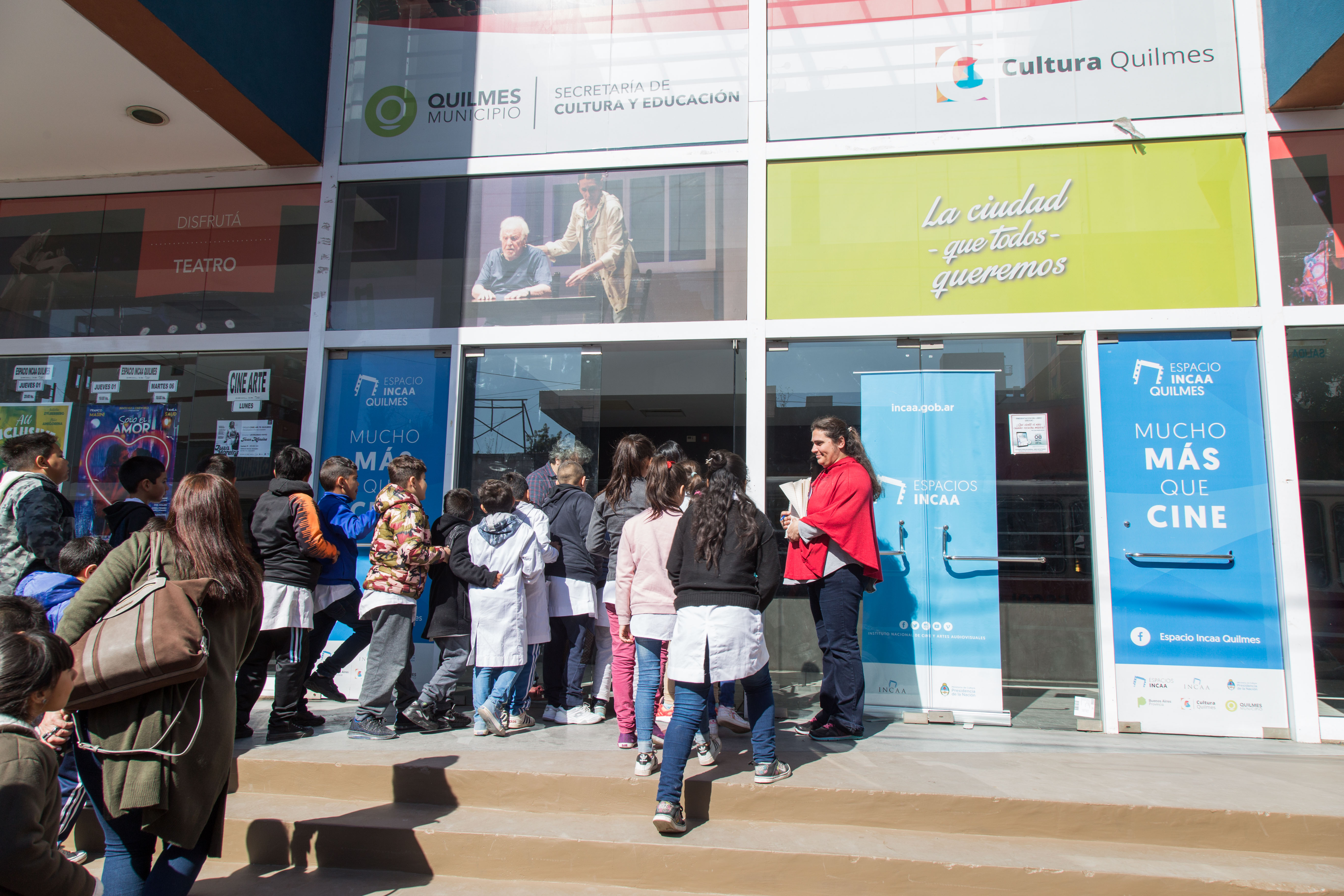  “Las escuelas van al cine”: 750 fueron al teatro municipal