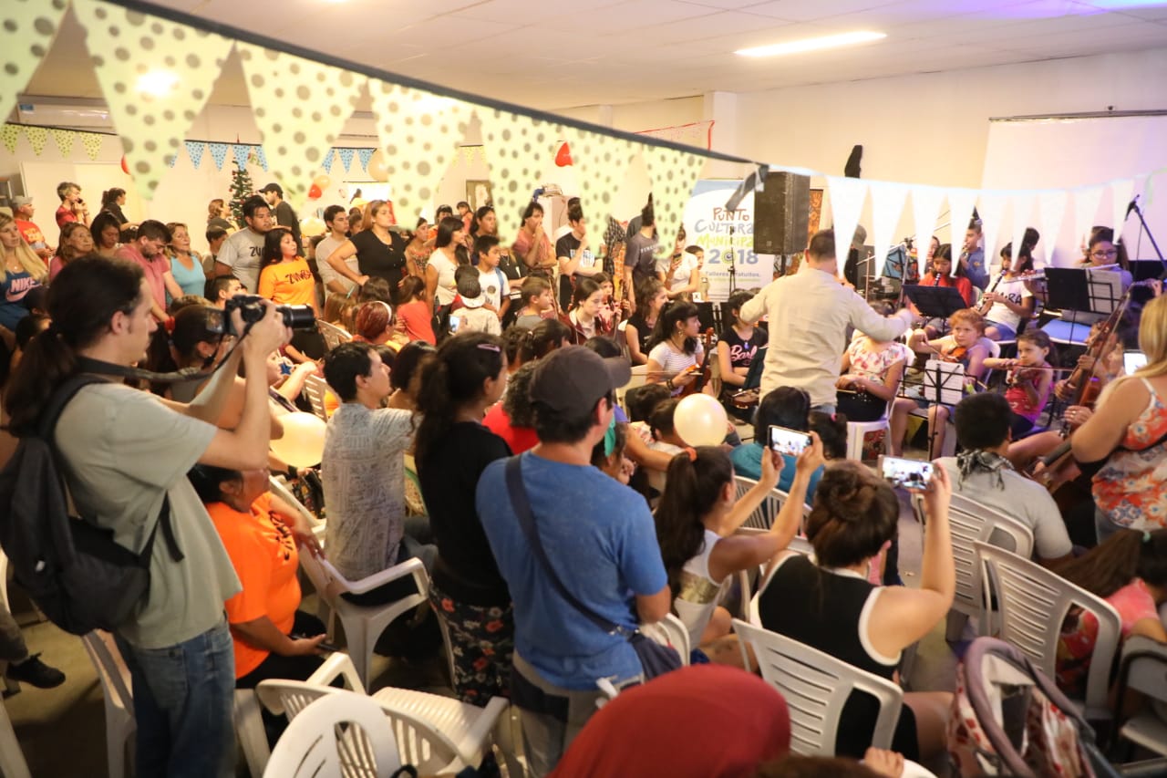  Inauguración de obras en un Centro Cultural de Villa Inflamable