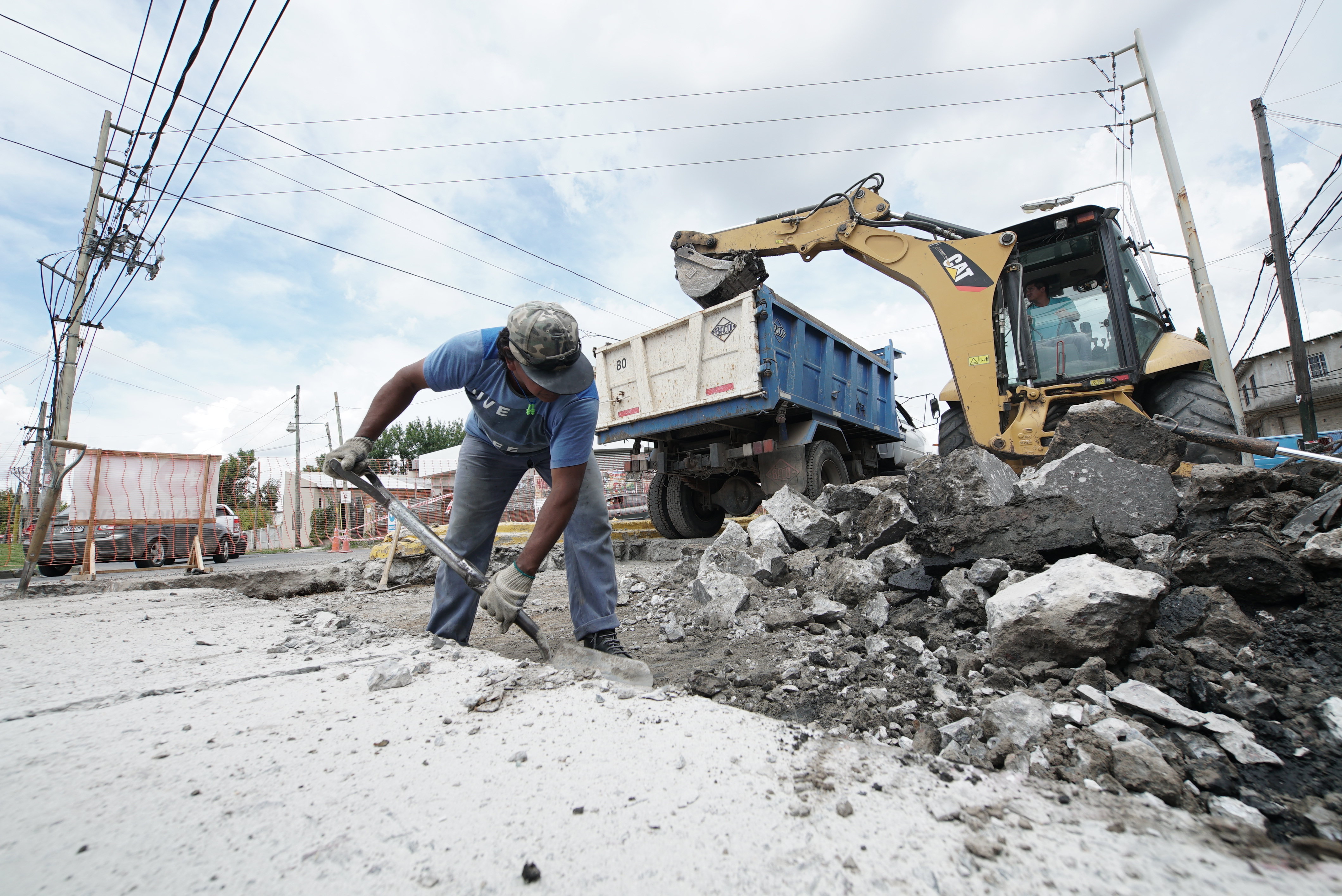  Obras de bacheo en Luis Guillón y el Jagüel