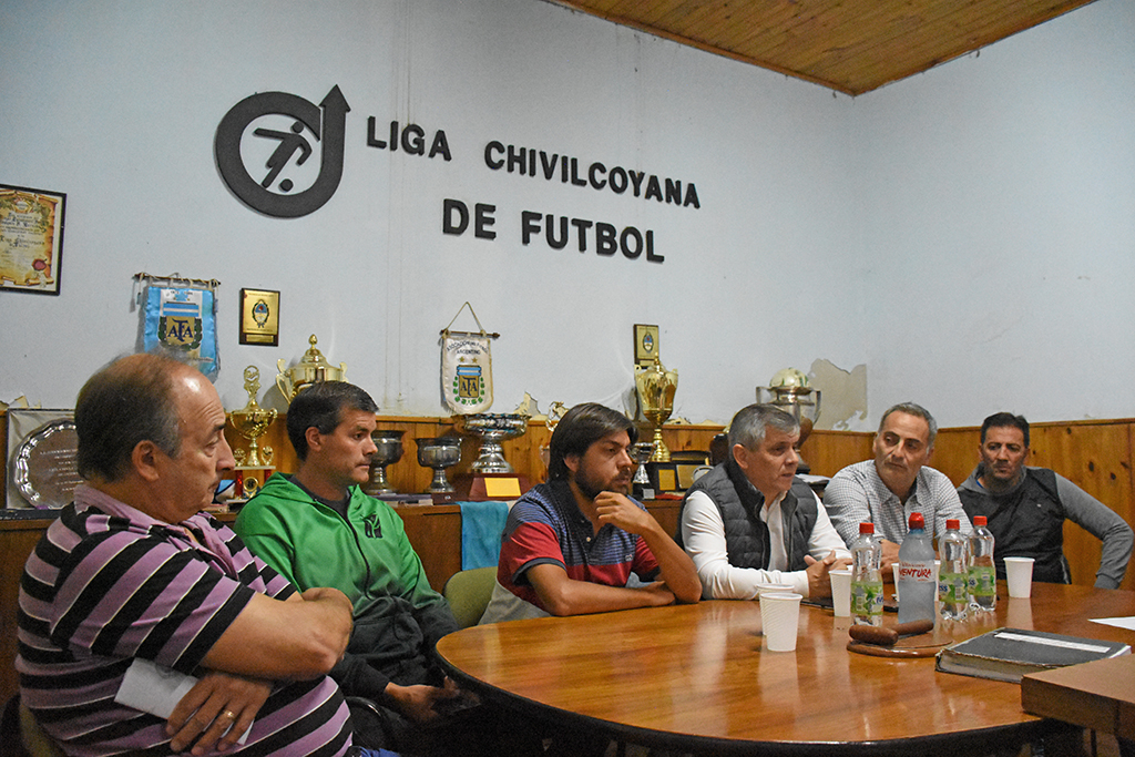  El intendente Guillermo Britos se reunió con representantes de la Liga Chivilcoyana de Fútbol
