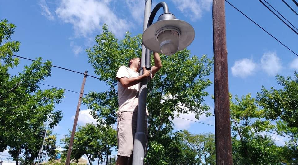  El municipio instaló nuevas luminarias de vereda