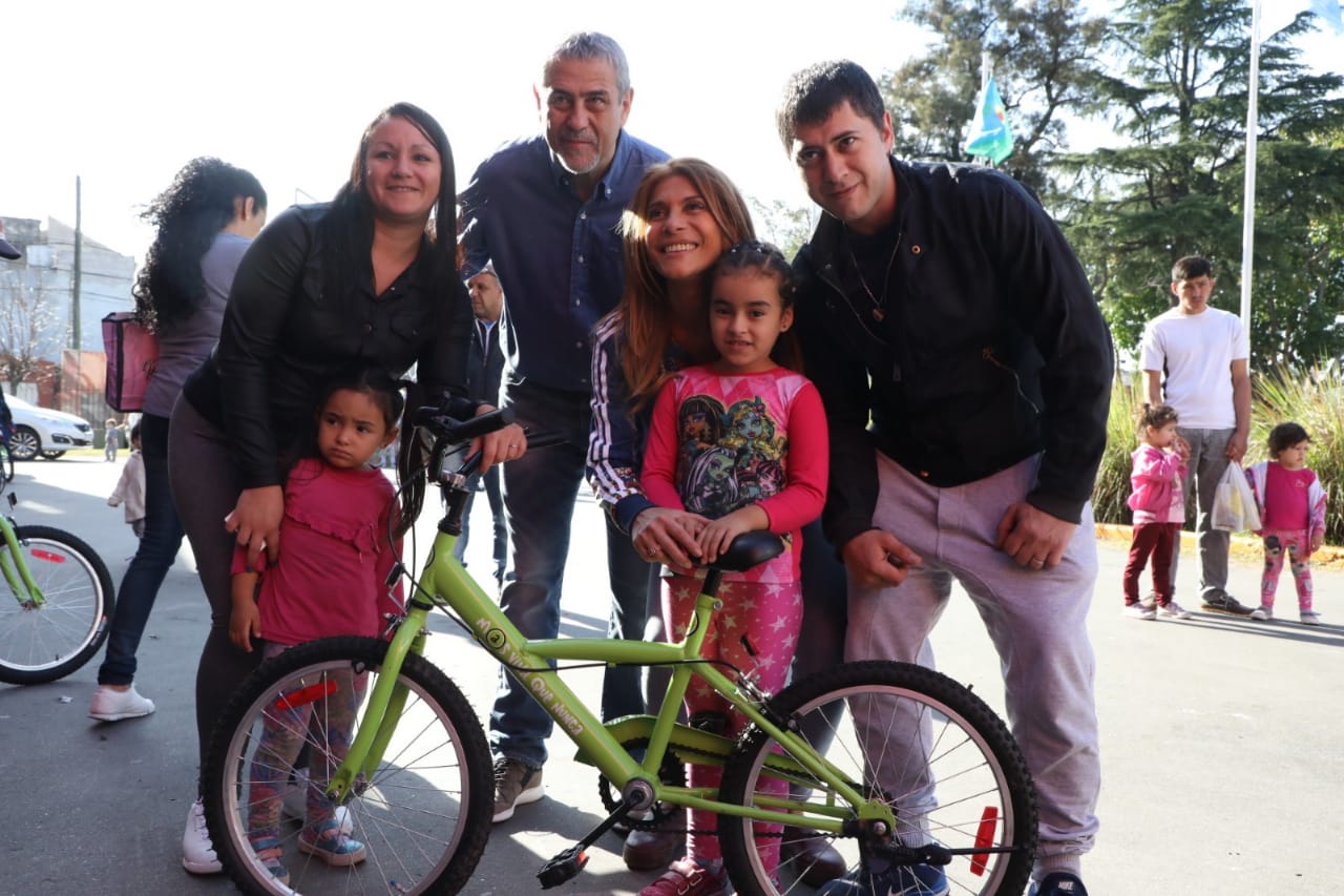  Más de 500 niñxs de primer grado de escuelas públicas recibieron sus bicicletas
