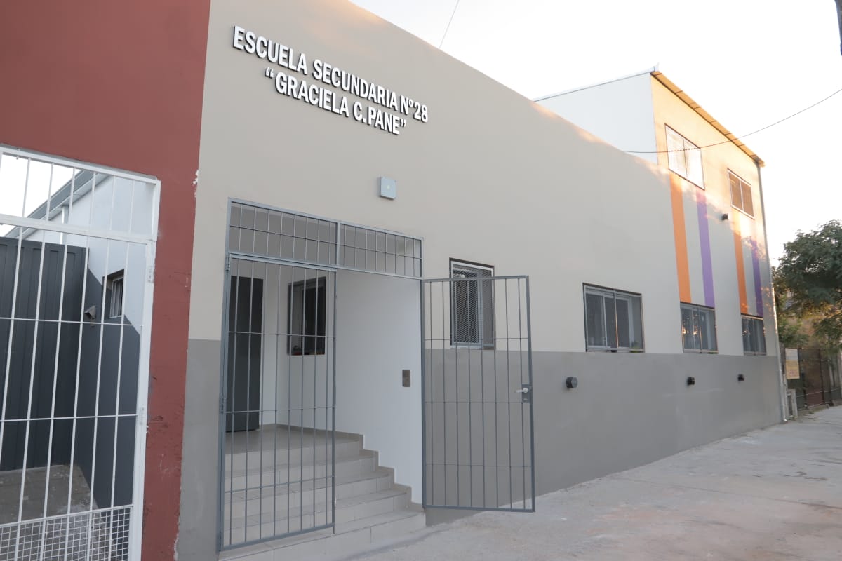  Ferraresi inauguró el edificio anexo de la Secundaria N° 28 y las obras de la Primaria N° 3 en Villa Domínico