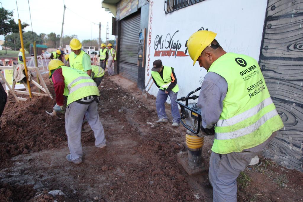  Martiniano Molina recorrió una importante obra de cloacas que beneficiará a 900 vecinos