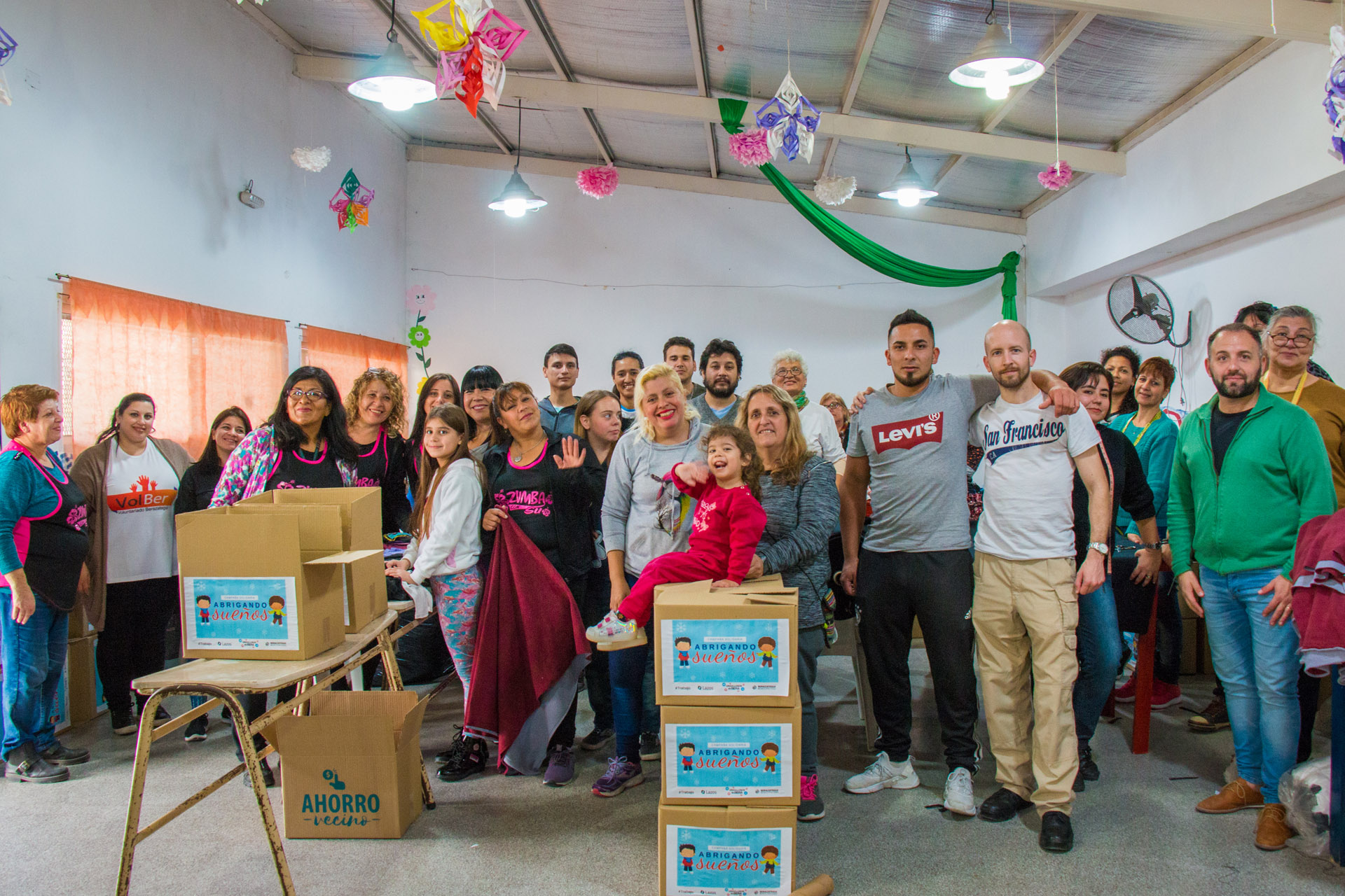  Confeccionaron ropa de abrigo para niños de escuelas