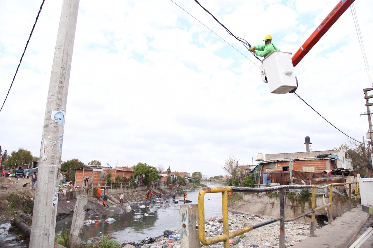  Martiniano Molina supervisó el operativo de limpieza del Arroyo Las Piedras