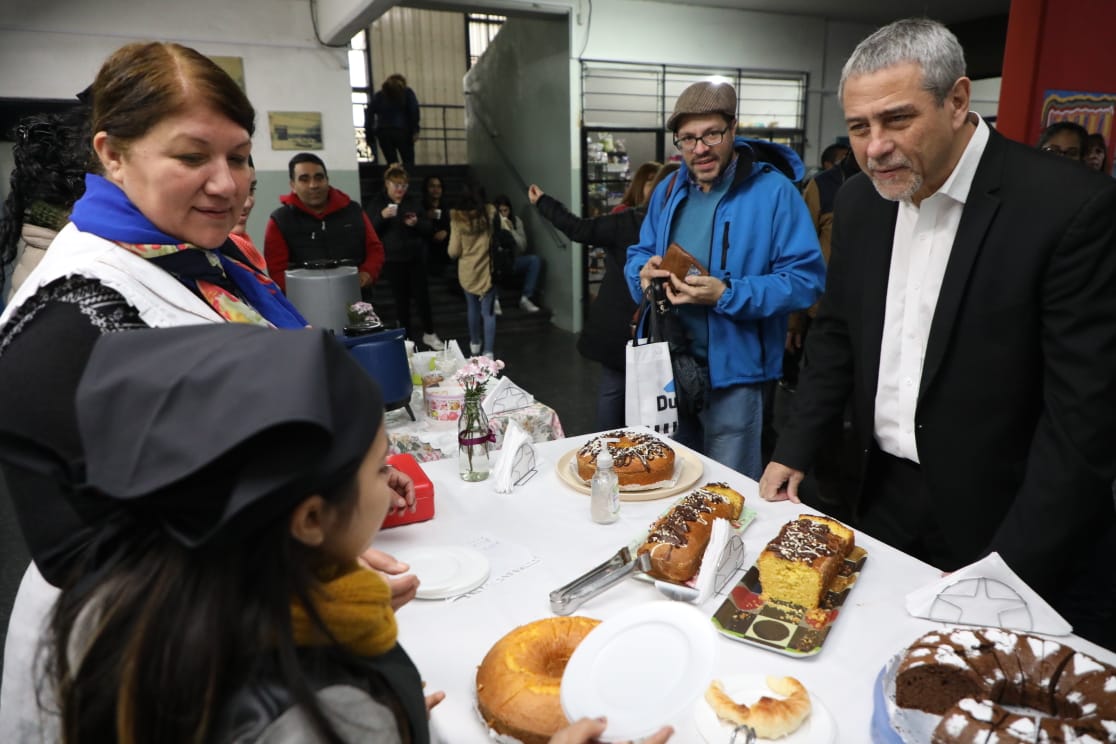  Ferraresi recorrió la feria distrital educativa, en Villa Corina