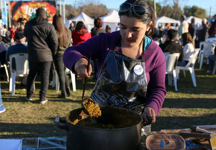  Mas de 12 mil vecinos disfrutaron una nueva fiesta del locro en Zelaya