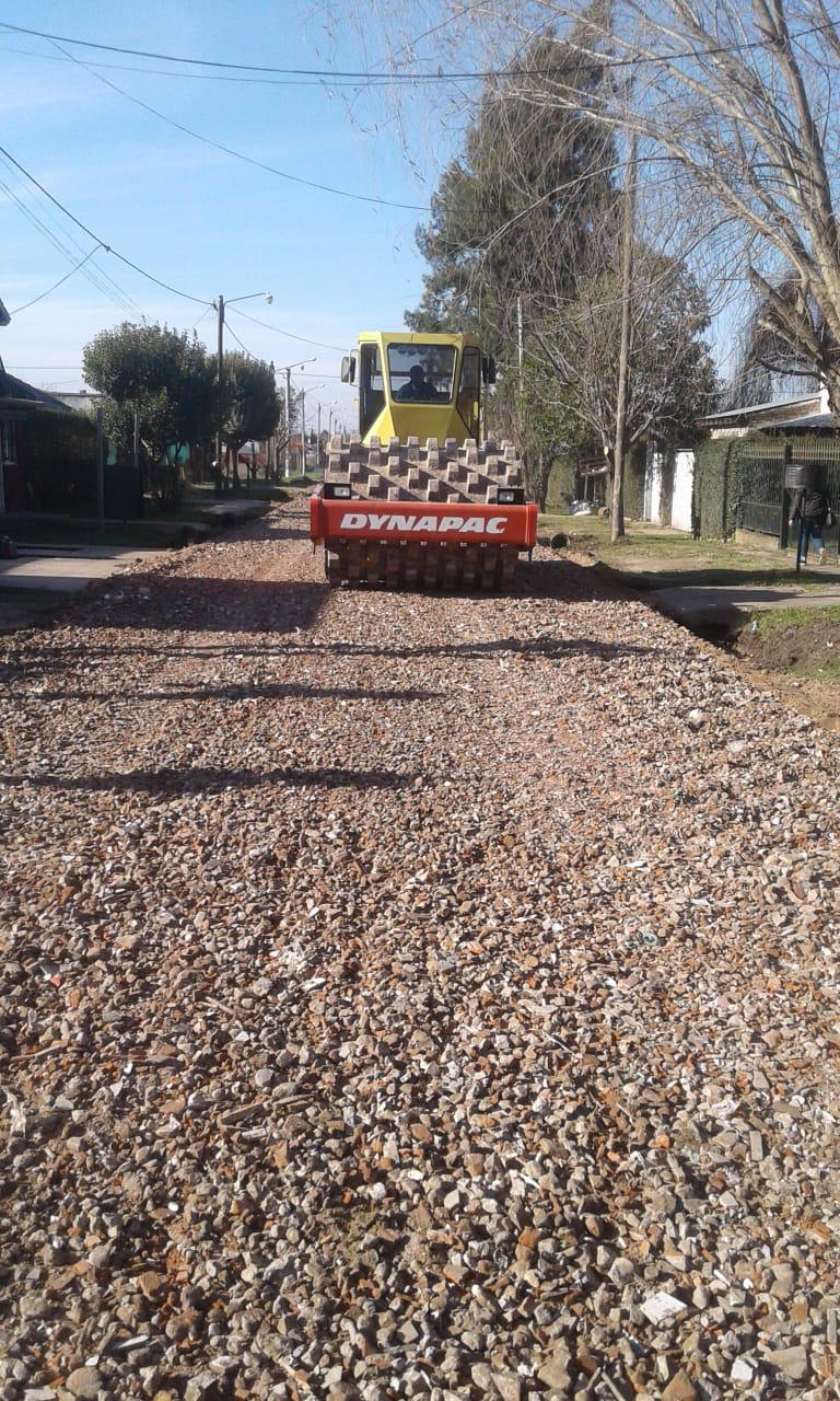  Avanzan las mejoras en calles de Derqui