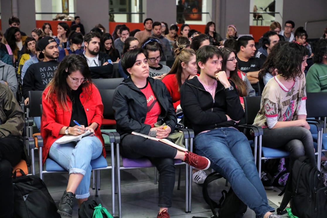  Clase abierta sobre la “marca Avellaneda” para estudiantes de diseño gráfico de la UBA