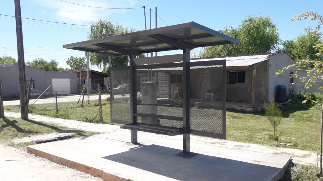 San Cayetano: colocan nuevos refugios en paradas de colectivos