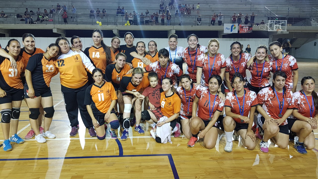  Handball femenino concluyó la liga municipal 2019 con un domingo a puro deporte