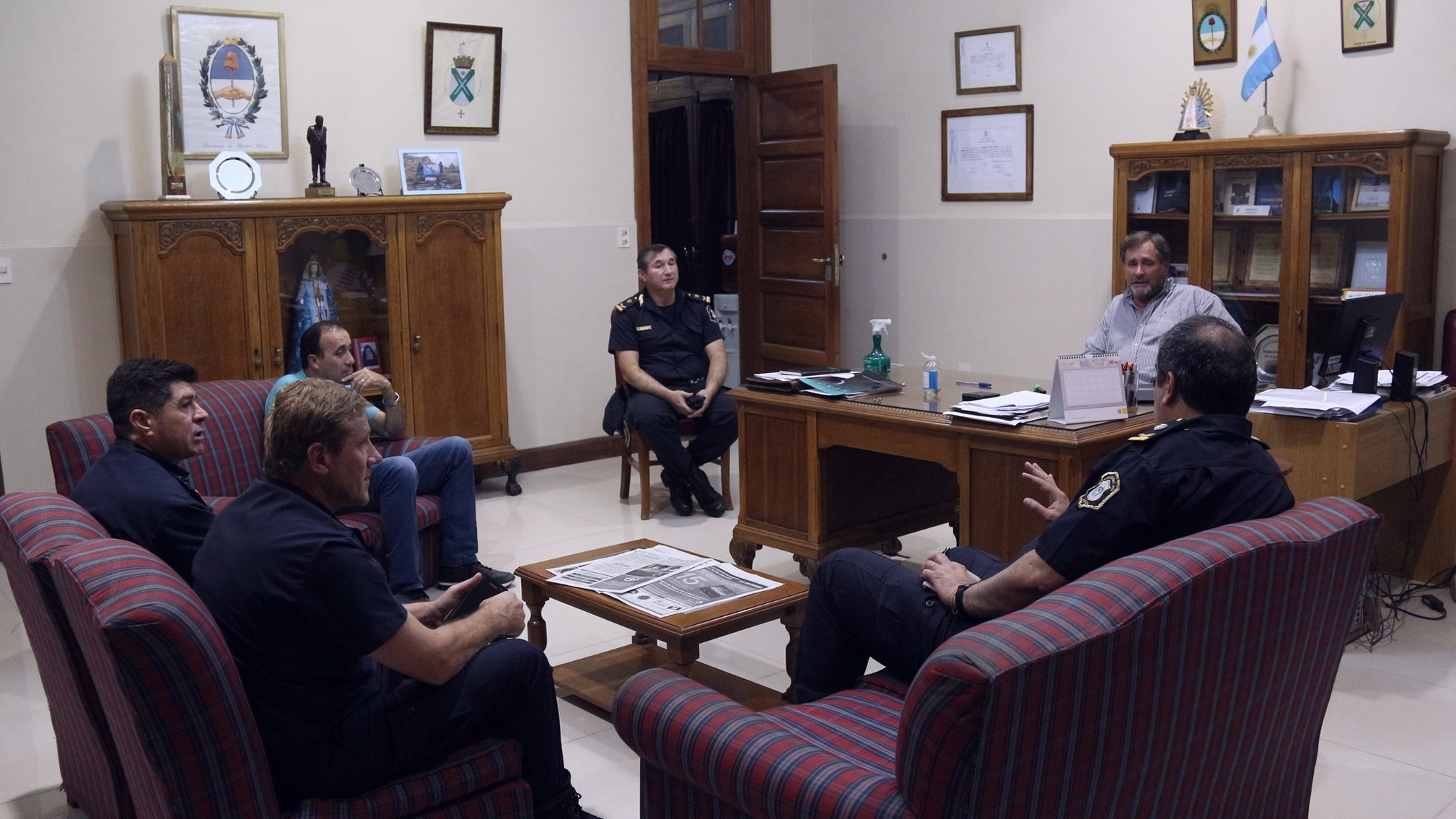  Reunión con la cúpula policial