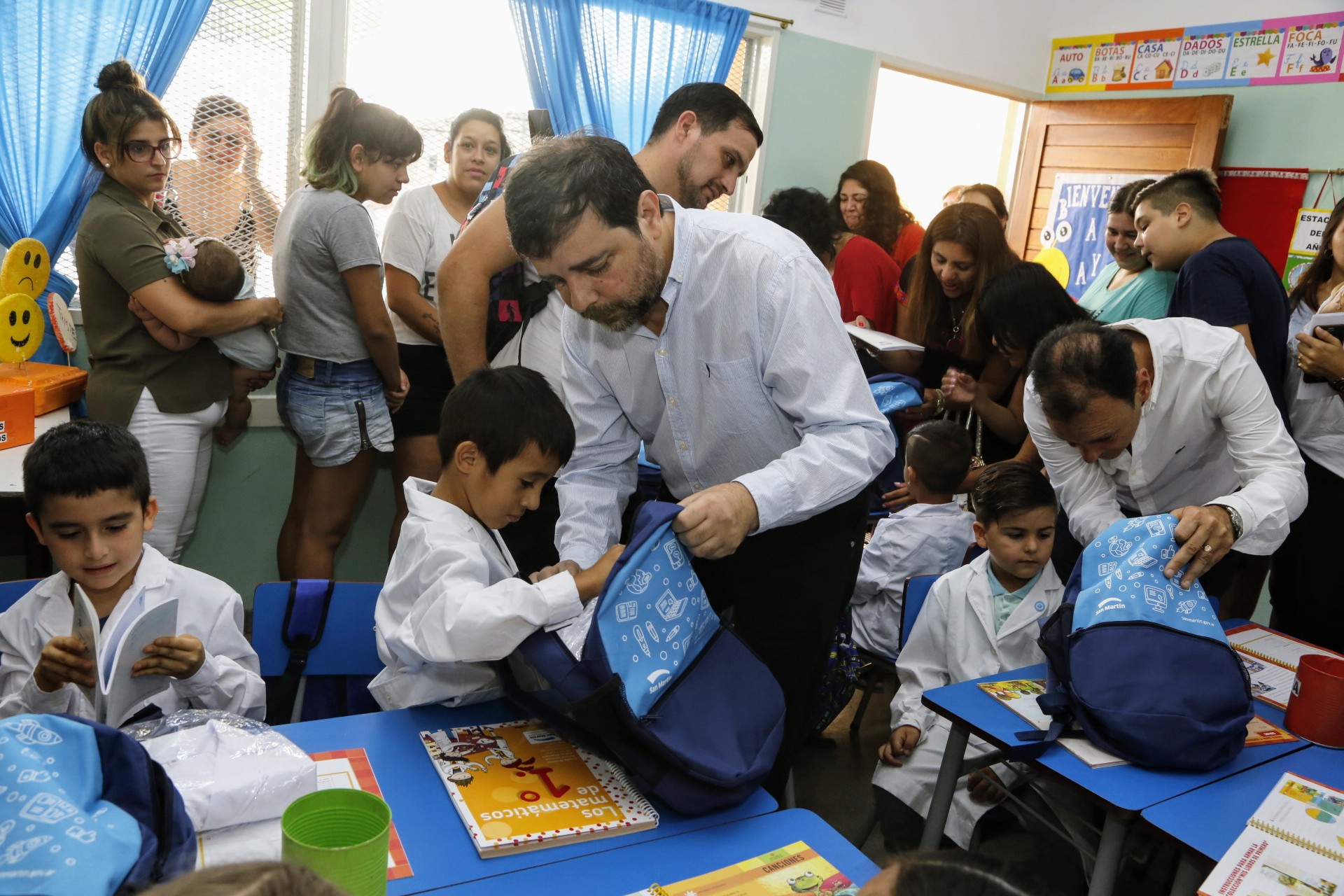  Más de 4 mil chicos recibieron un kit escolar en el inicio de clases