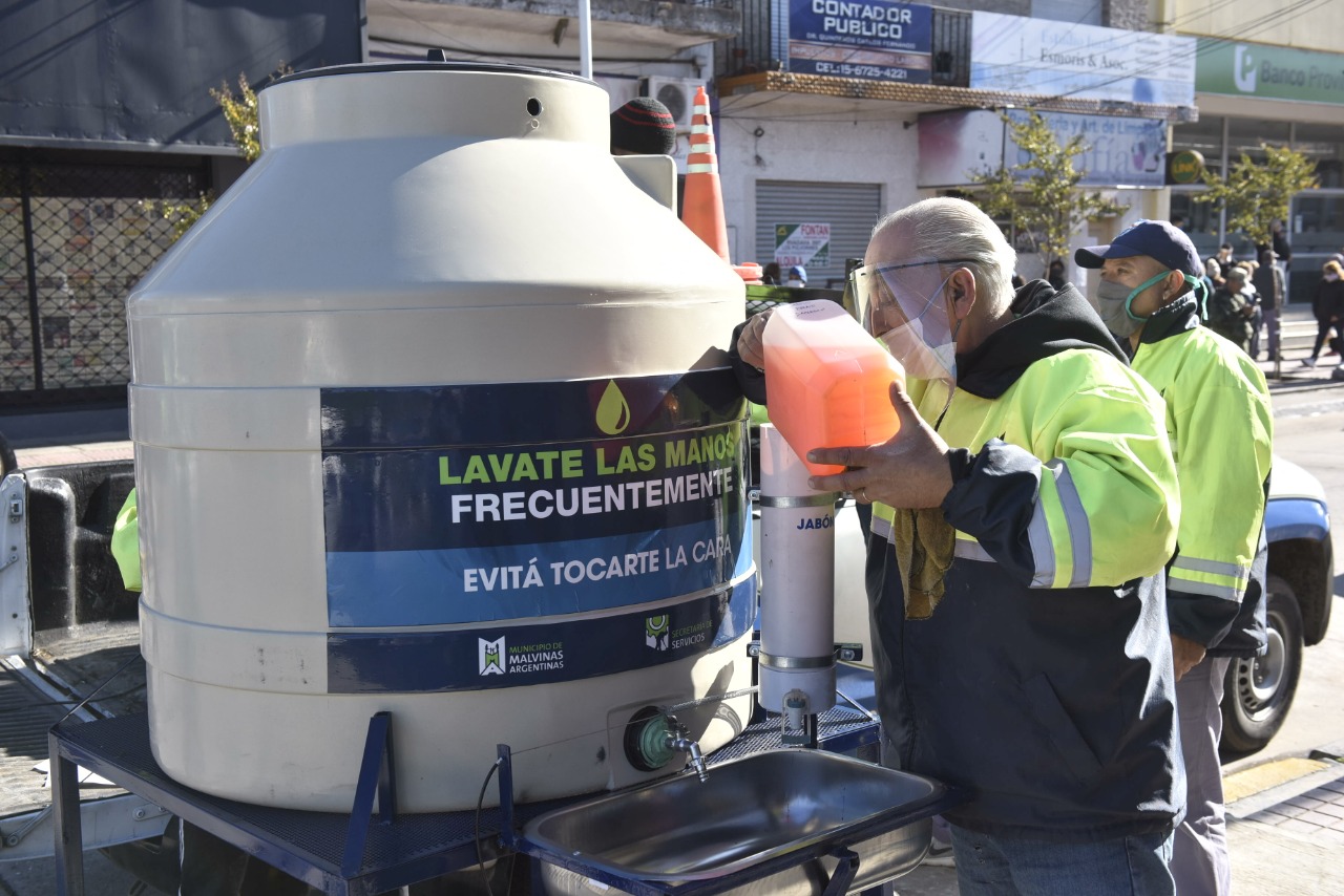  Instalan tanques de agua comunitarios