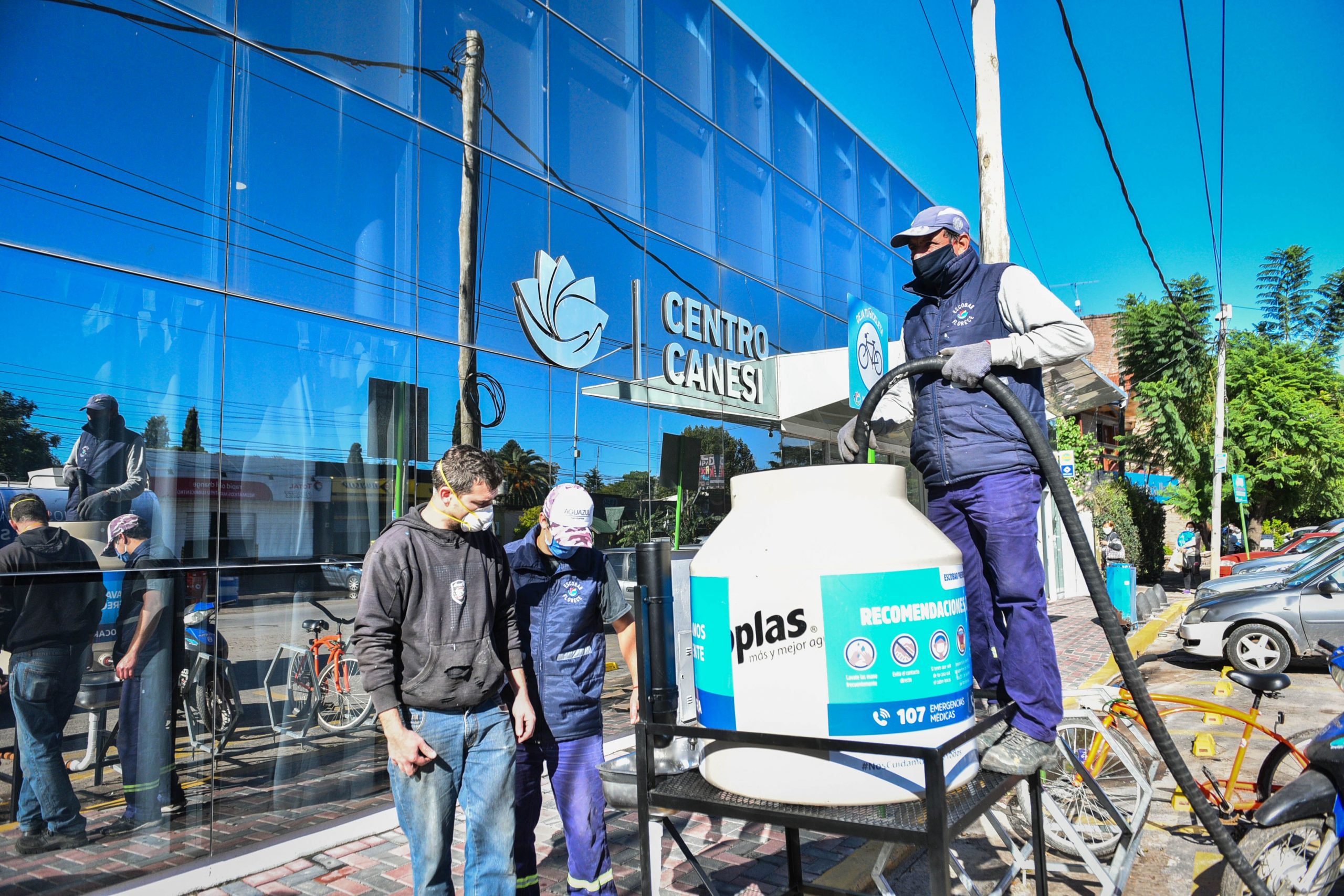  Tanques de agua comunitarios