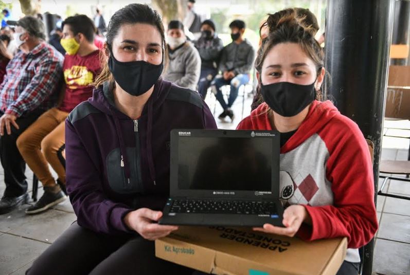  Primera entrega de netbooks que beneficiará a 1.500 estudiantes