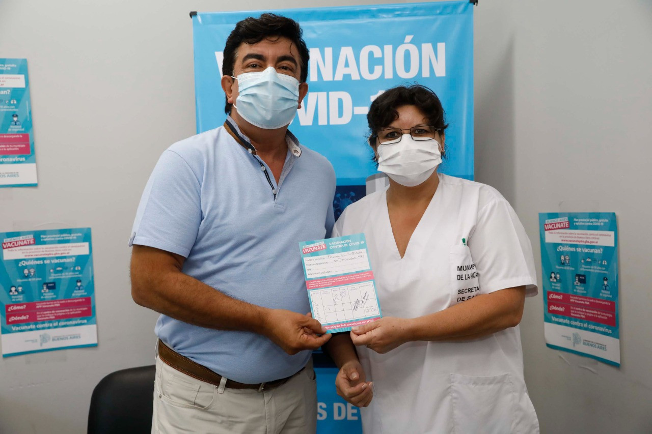  Fernando Espinoza: “Es un orgullo que en un hospital público se aplique la vacuna contra el COVID-19”