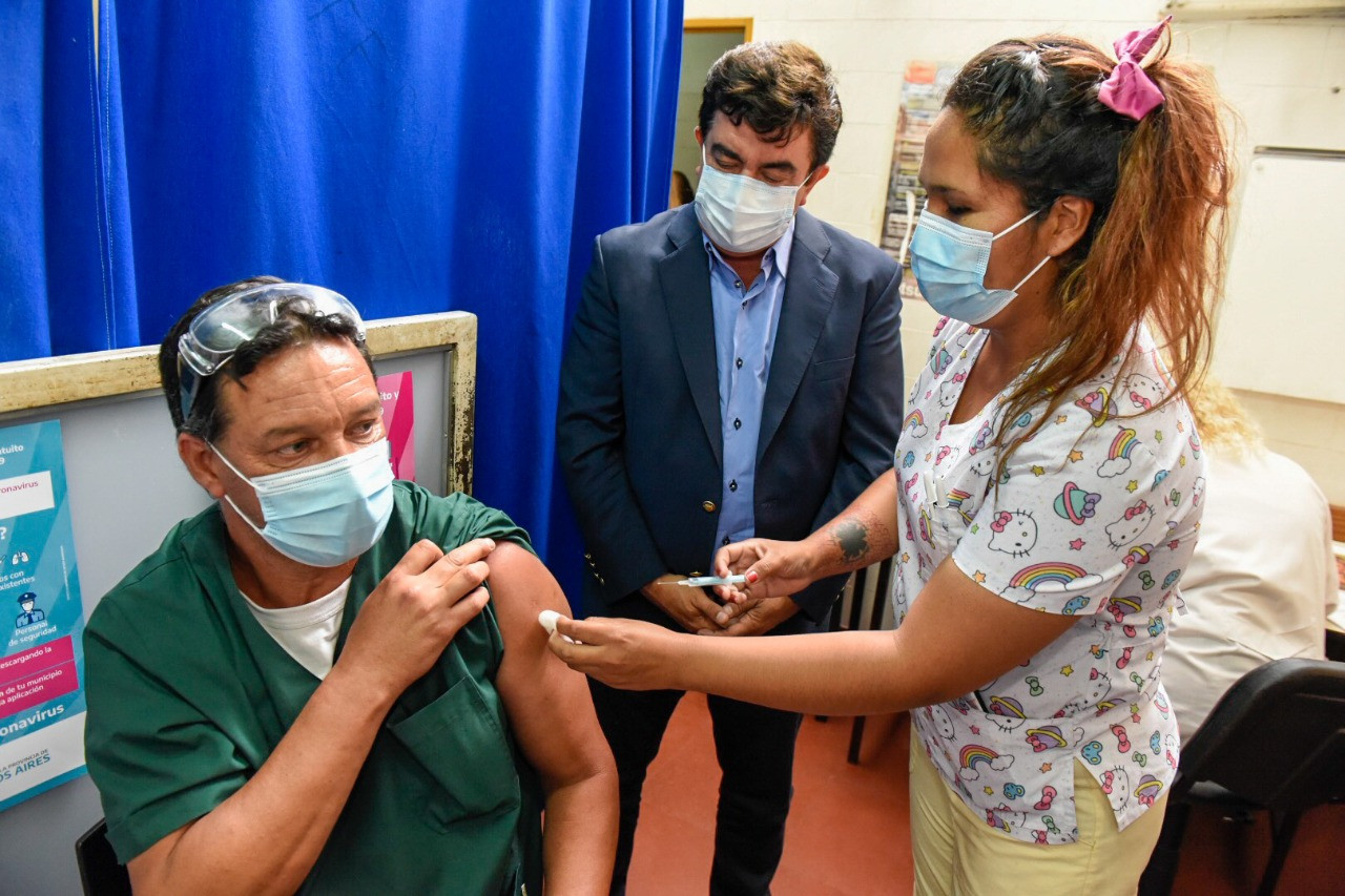  Fernando Espinoza: “Declararía a todo el personal de salud como héroes nacionales”