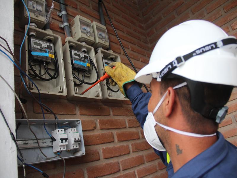  Fiorito: se instalan nuevos medidores eléctricos en 900 hogares