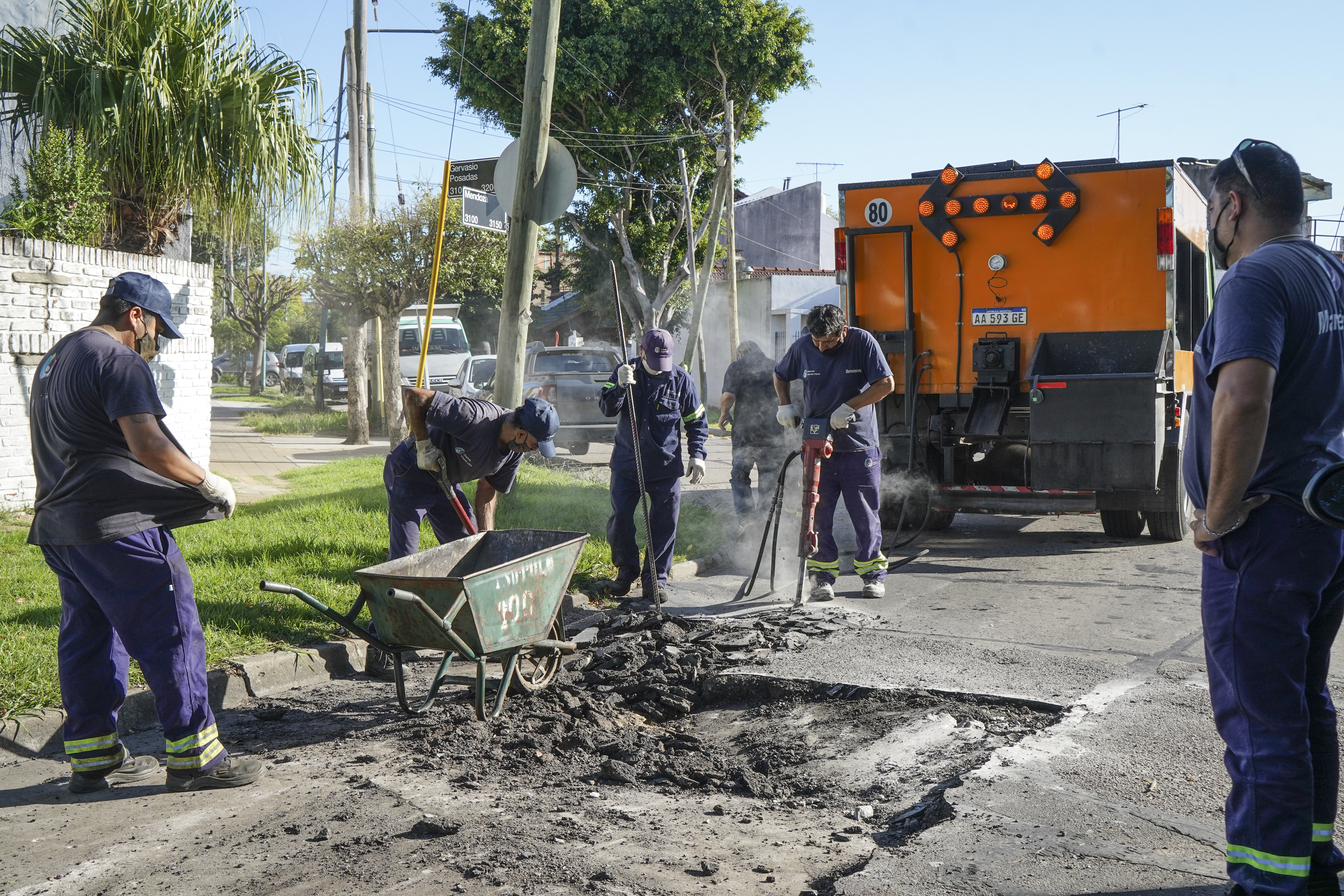  Avanzan los trabajos de bacheo y asfalto en Carapachay