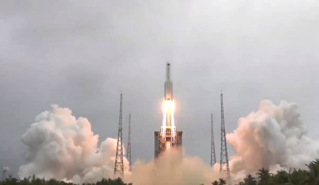  Un cohete Chino regresa a la Tierra fuera de control