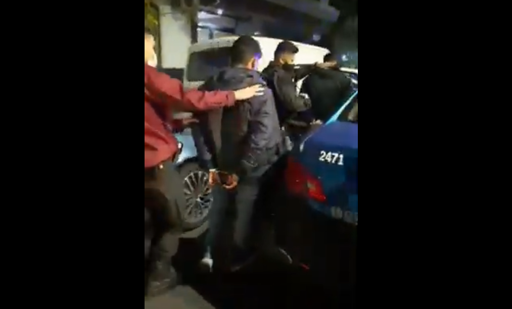  Dos delincuentes fueron detenidos violentando un auto en Caballito