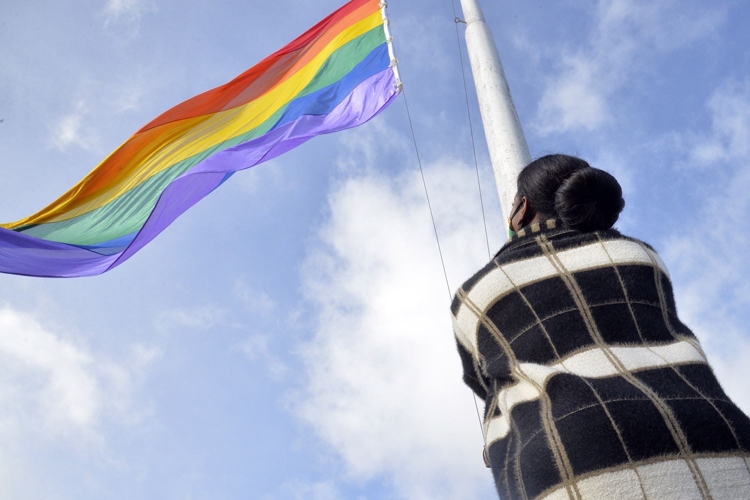  Gisela Zamora encabezó el izamiento de la bandera del Orgullo LGBTIQ+ en Tigre