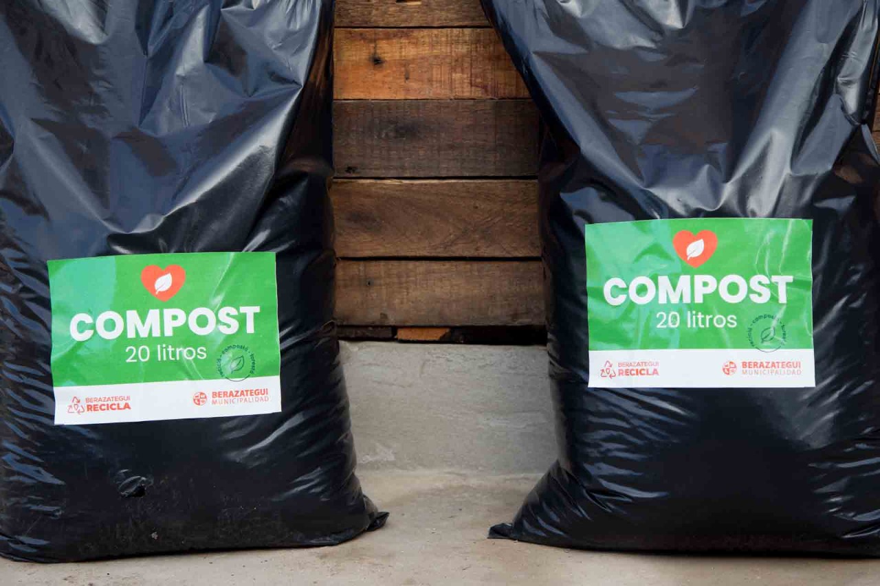  Se convierten residuos orgánicos en compost