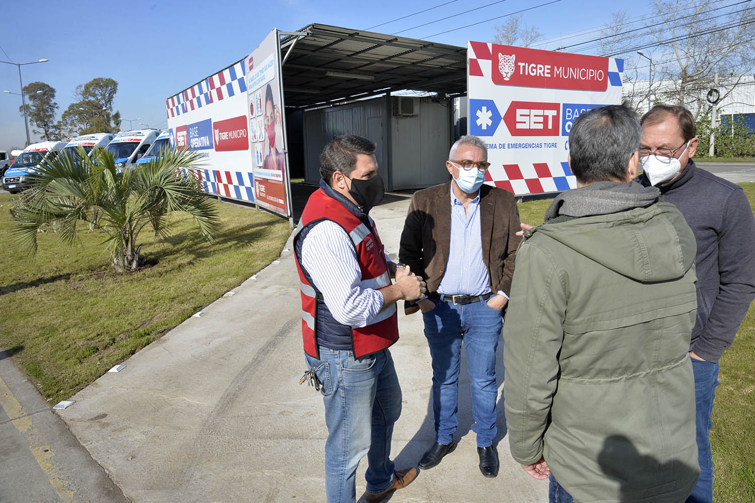  Julio Zamora presentó nuevos móviles y una base operativa del Sistema de Emergencias