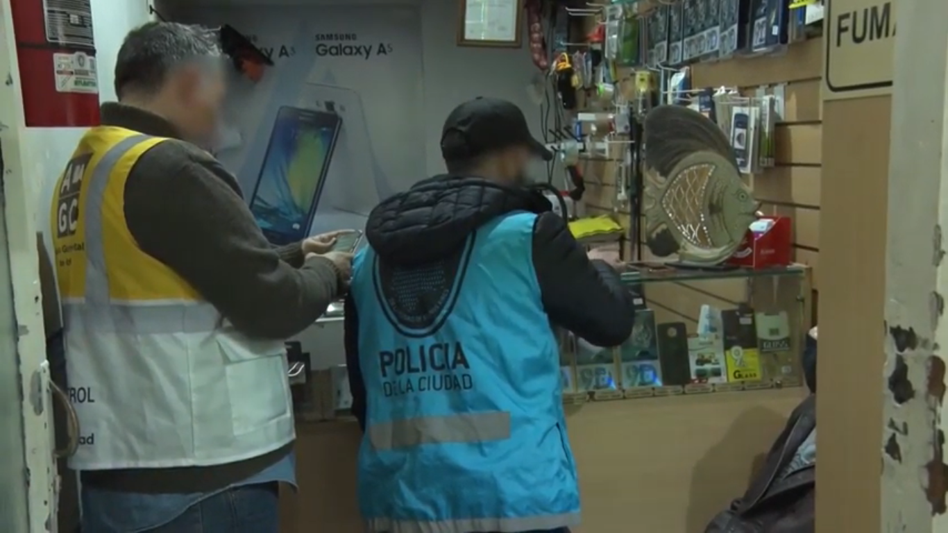  Venta ilegal de celulares en Balvanera