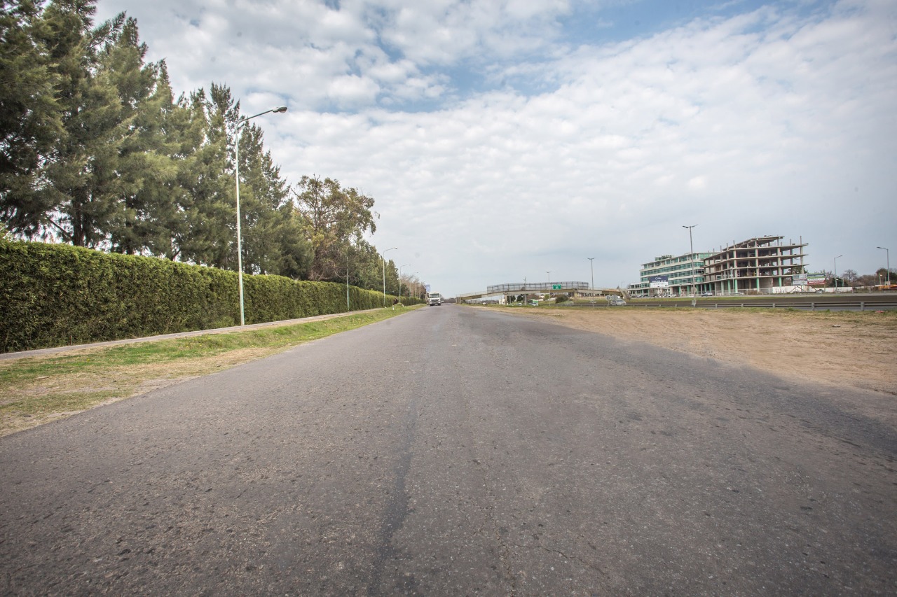  Se continúan pavimentando calles