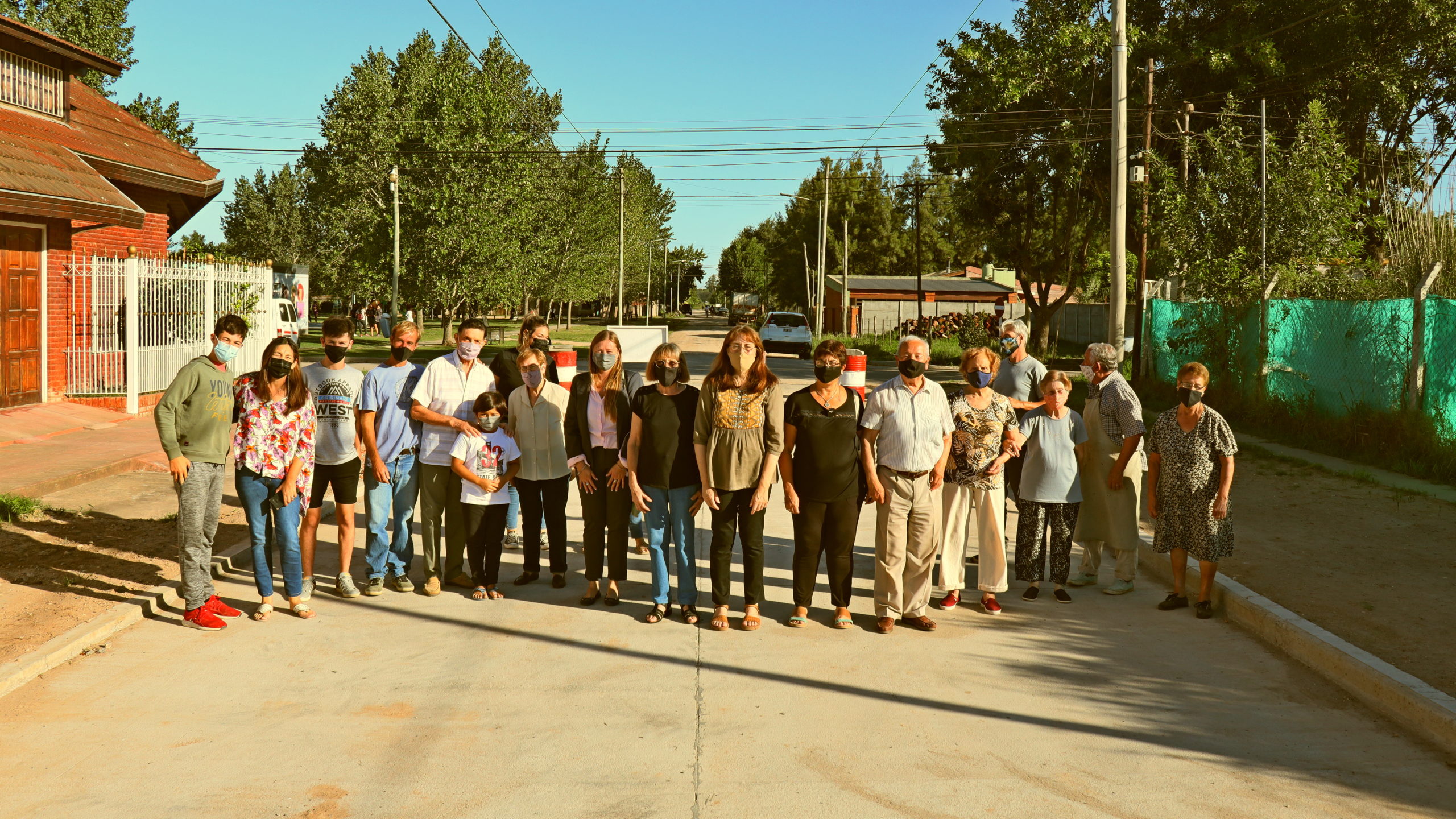  Se inauguró el pavimento en Calle Inmigrantes