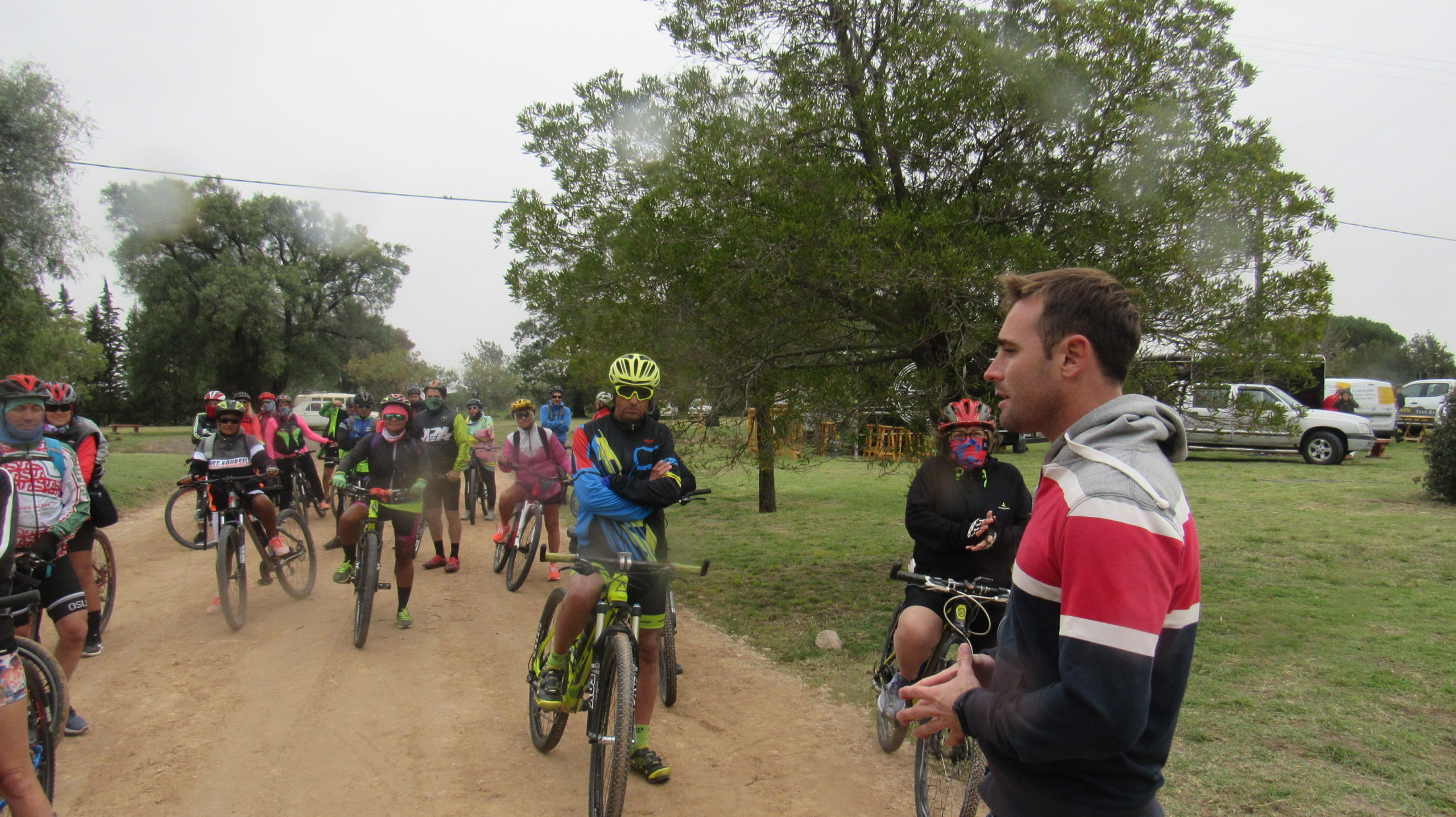  Ciclo turismo y autos clásicos para comenzar la Fiesta del Olivo