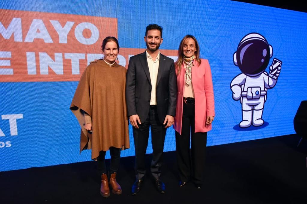  Tombolini y Malena Galmarini celebraron en ARSAT junto a estudiantes y emprendedores del mundo tecnológico