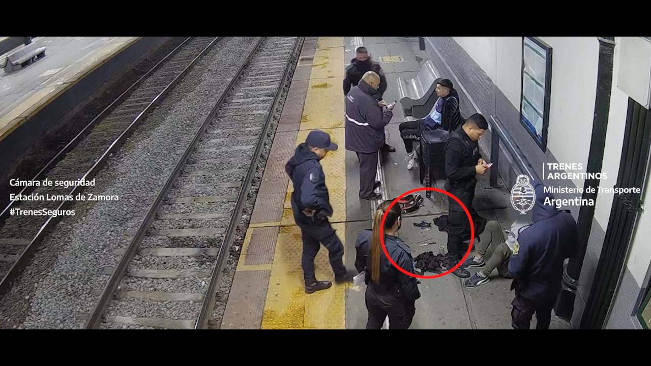  Un hombre robó pertenencias de un pasajero que se había olvidado una mochila en la estación