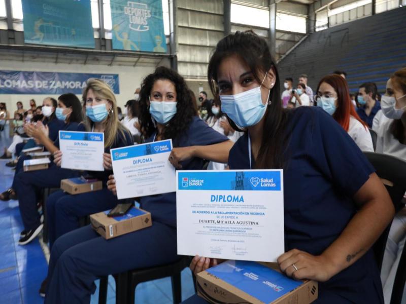  La Escuela de Enfermería llegó a las 1000 graduaciones