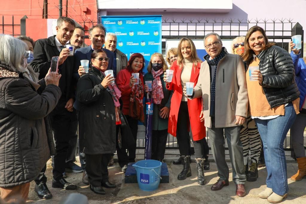  Galmarini, Katopodis, Cresto y Descalzo habilitaron una red de agua potable para 20.000 personas en Ituzaingó