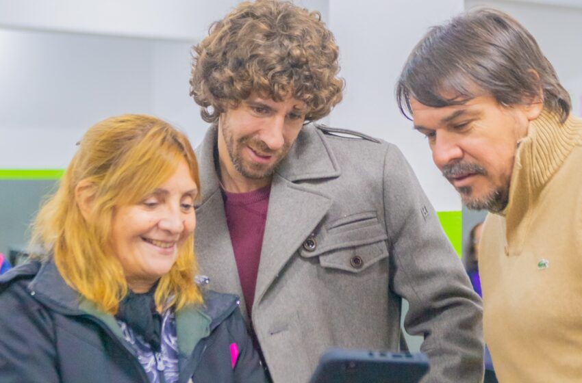 Juan Andreotti acompañó a adultos mayores en un “Taller de Tecnología”