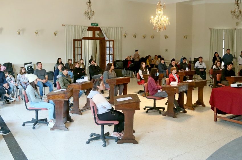  Los jóvenes vivieron la experiencia de sentarse en las bancas del Concejo Deliberante