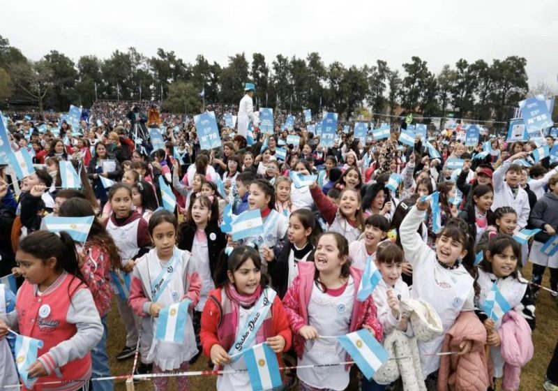  10000 estudiantes hicieron la Promesa de Lealtad a la Bandera