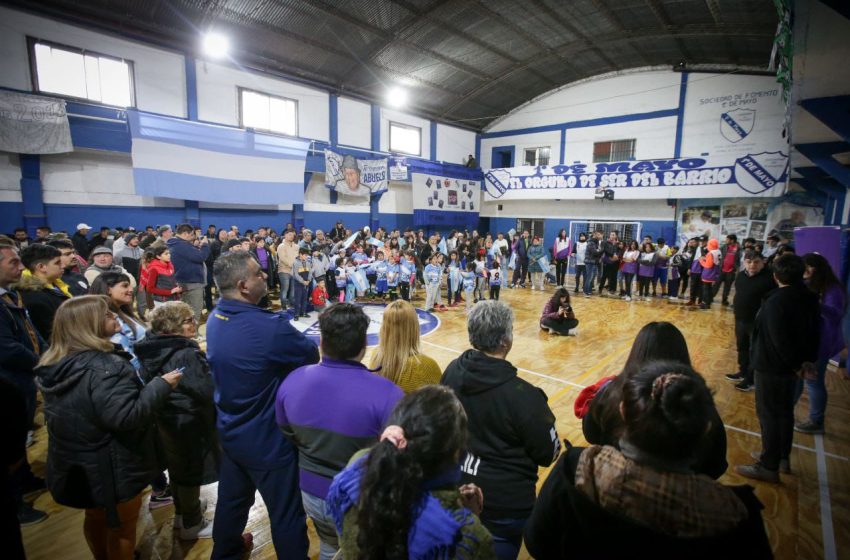  Nueva cancha de parquet en la sociedad de fomento 1º de Mayo