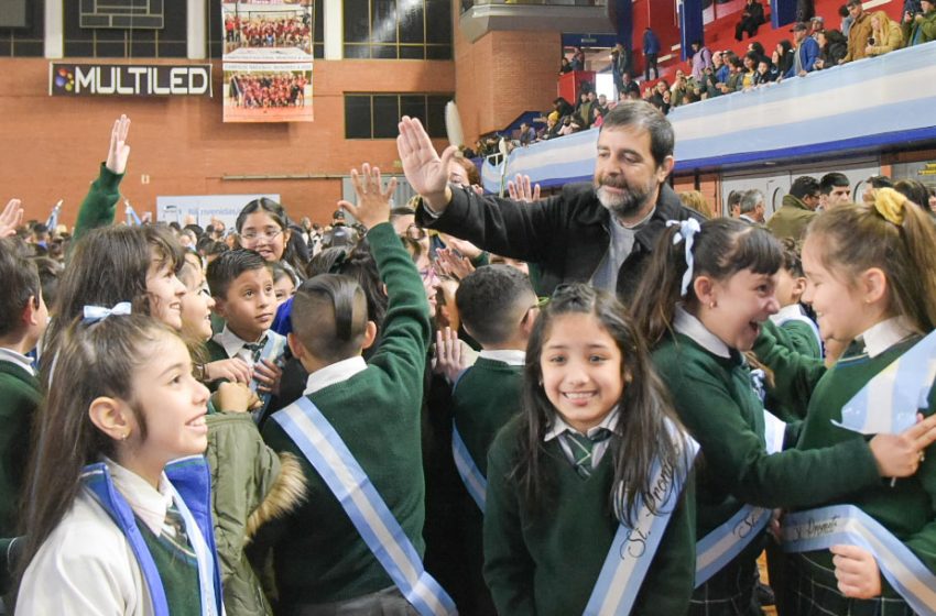 4.500 alumnos prometieron lealtad a la bandera