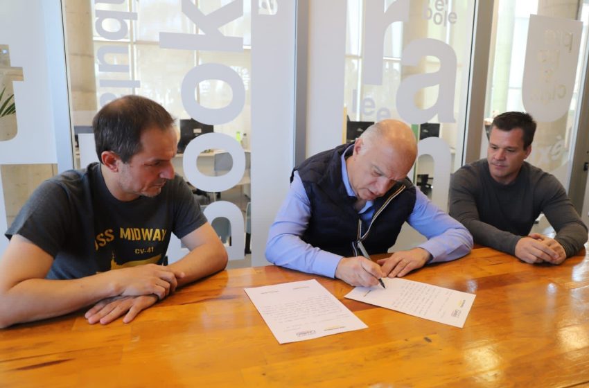  Néstor Grindetti firma 35 compromisos de gestión