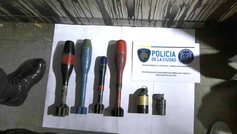  Hallan un centenar de armas y seis granadas durante un incendio en Palermo