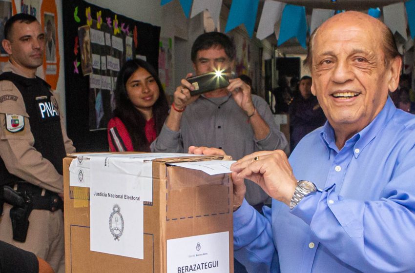  Juan José Mussi voto en Berazategui
