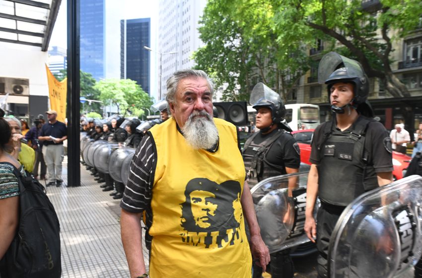  Comenzó la primera protesta contra el gobierno de Javier Milei